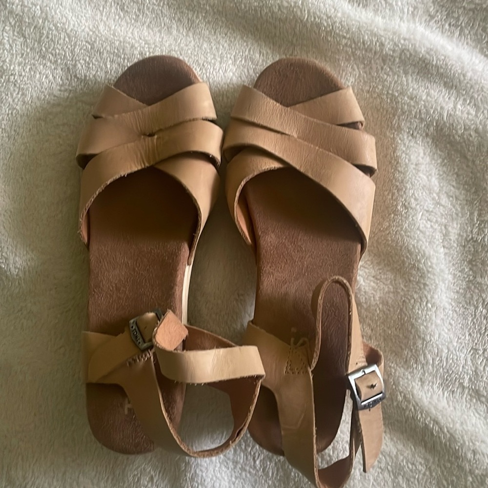 Tom’s heels